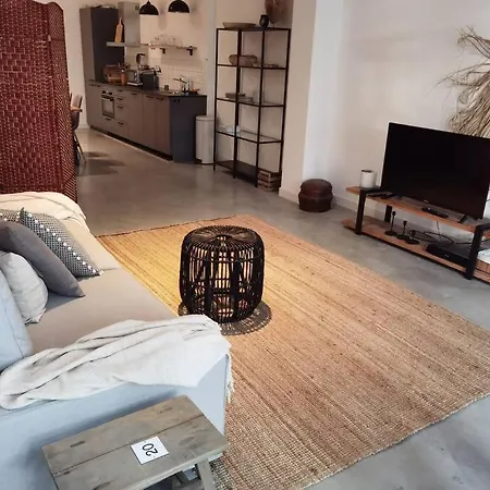 Lovely 2 Bedroom Serviced In Rotterdam