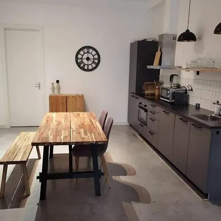 Apartment Lovely 2 Bedroom Serviced In Rotterdam