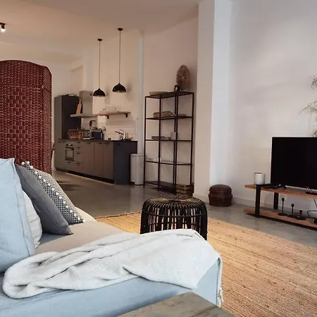 Apartment Lovely 2 Bedroom Serviced In