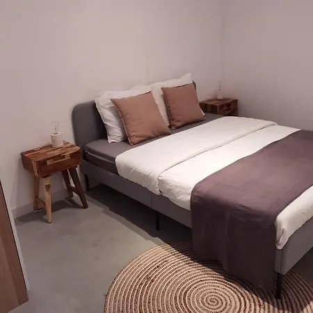 Lovely 2 Bedroom Serviced In Rotterdam
