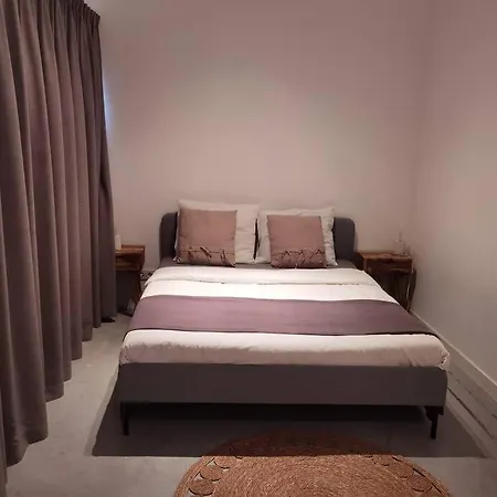 Apartment Lovely 2 Bedroom Serviced In Rotterdam
